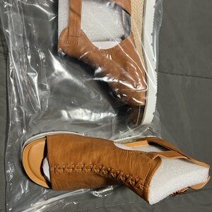 Cognac sandals